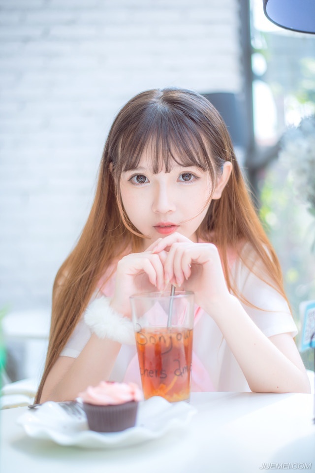 看人挑担不吃力：别人养父母，如何养都是不孝;都做的没自己好。